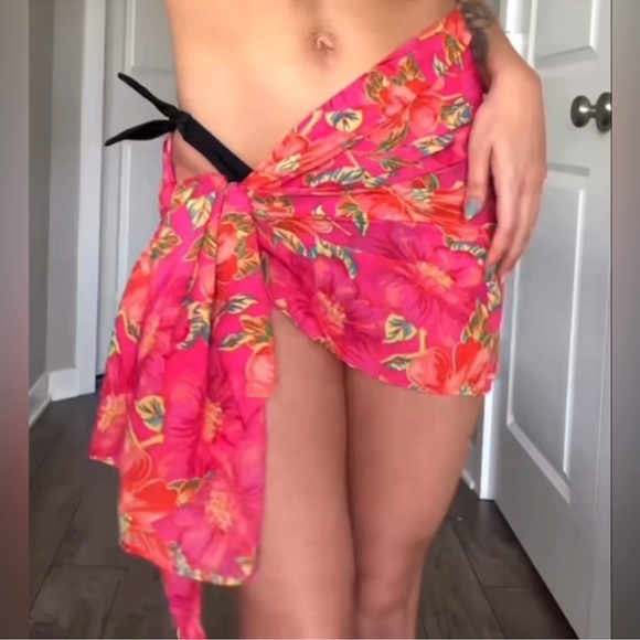 Beach Riot Other - Beach Riot Melanie Sarong In Miami Peony -‎ Standard - One Size (S-XL)